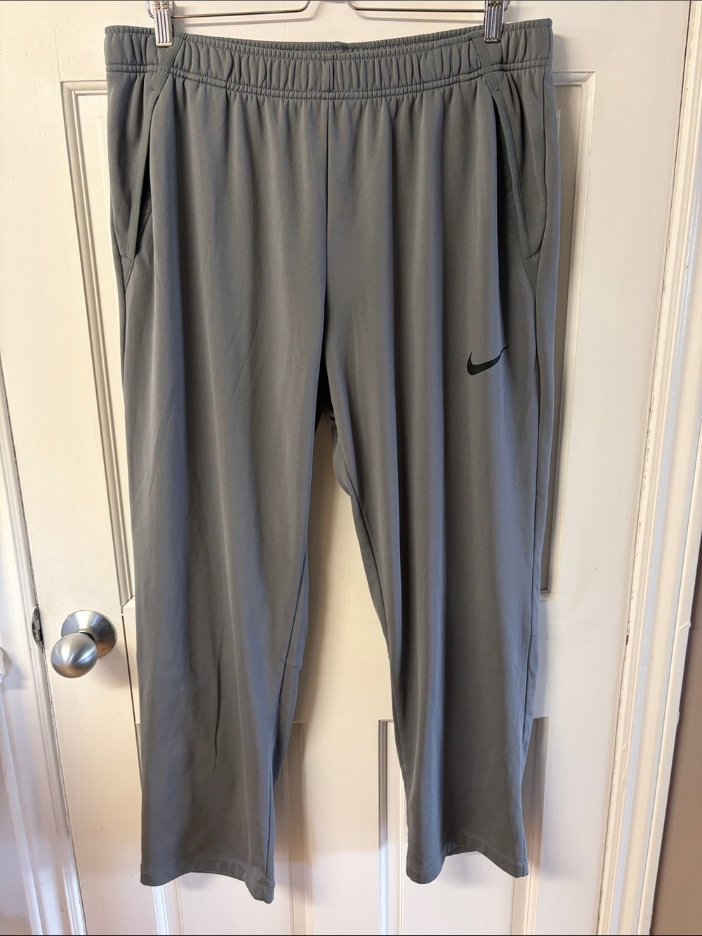 Nike training lightweight athletic grey straight leg pants men’s size XL NWT